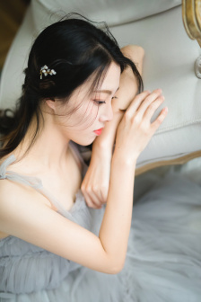 狗的蝴蝶结卡我里面了怎么办